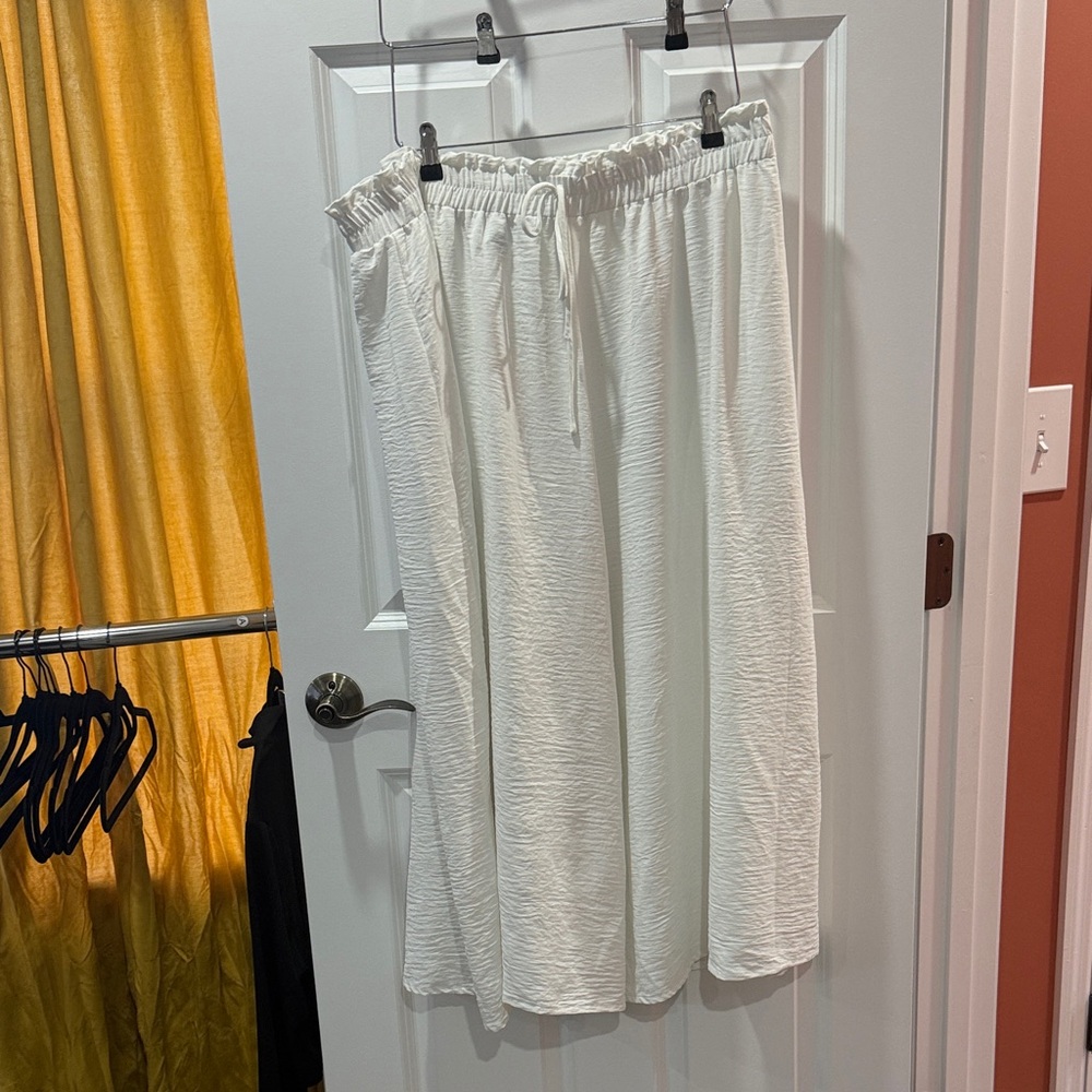 Elegant White Women's Skirt